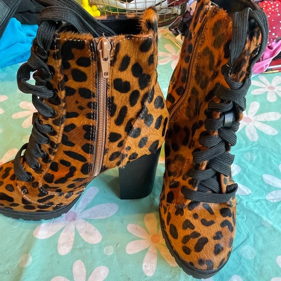 Leopard boots - Picture 2 of 3